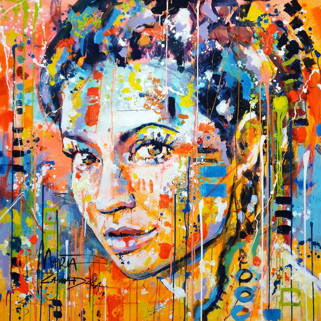 Obraz „Lena” (130x130 cm, techniki mieszane na płótnie, 2019) został wyeksponowany
w globalnej centrali banku, która znajduje się przy Basinghall Avenue w sercu londyńskiego centrum finansowego, City. Podobnie jak „Her Face”, ten obraz również przedstawia młodą kobietę z wykorzystaniem żywych barw, fot. mat. prasowe Prace polskiej artystki wzbogacą globalną kolekcję sztuki banku Standard Chartered