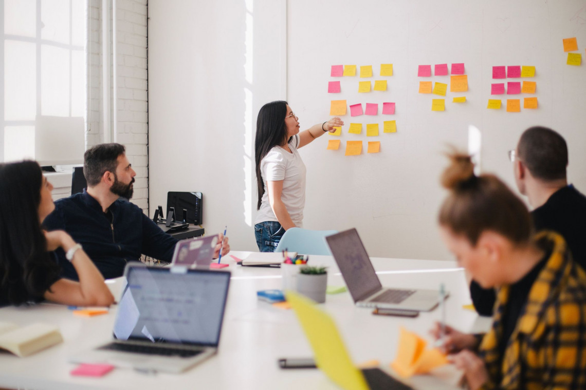 Idea tworzenia zespołów projektowych o międzynarodowym charakterze od dłuższego czasu zyskuje coraz większą popularność w branży deweloperskiej, fot. You X Ventures / Unsplash Międzynarodowe zespoły projektowe kluczem do sukcesu na polskim rynku deweloperskim