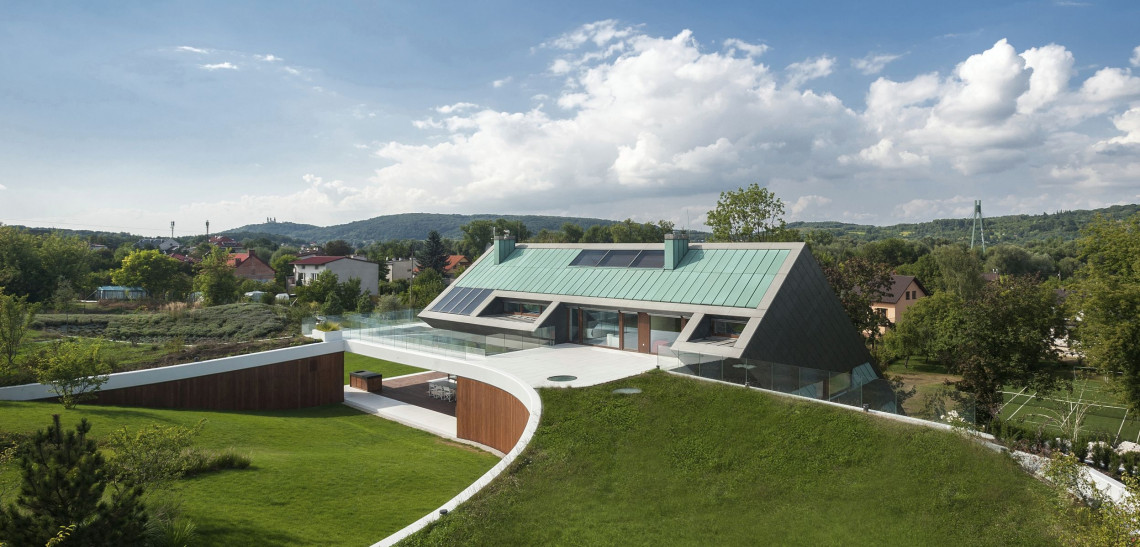 Edge House. Proj. Mobius Architekci. Fot. Paweł Ulatowski Mobius Architekci przekuli skazę terenu w cechę wyróżniającą projekt