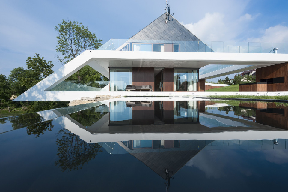 Edge House. Proj. Mobius Architekci. Fot. Paweł Ulatowski Mobius Architekci przekuli skazę terenu w cechę wyróżniającą projekt