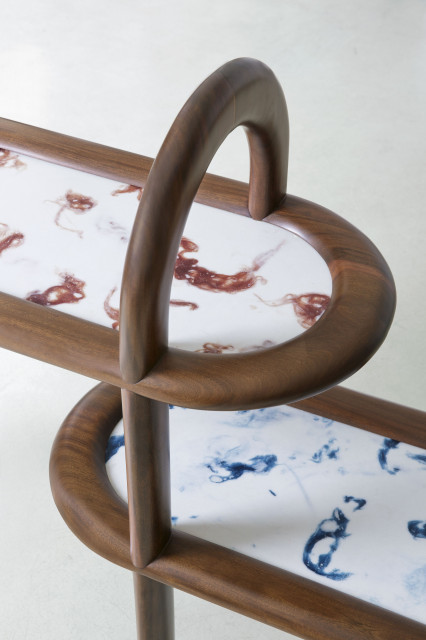 Seria mebli ETEL, proj. Patricia Urquiola. Fot. Materiały Milan Design Week Patricia Urquiola zaprojektowała meble z przetworzonych odpadów i certyfikowanego drewna