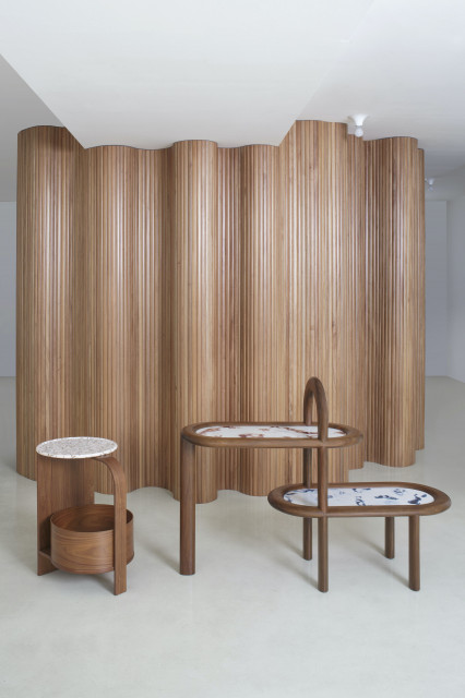 Seria mebli ETEL, proj. Patricia Urquiola. Fot. Materiały Milan Design Week Patricia Urquiola zaprojektowała meble z przetworzonych odpadów i certyfikowanego drewna