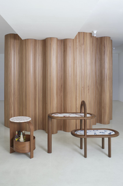 Seria mebli ETEL, proj. Patricia Urquiola. Fot. Materiały Milan Design Week Patricia Urquiola zaprojektowała meble z przetworzonych odpadów i certyfikowanego drewna