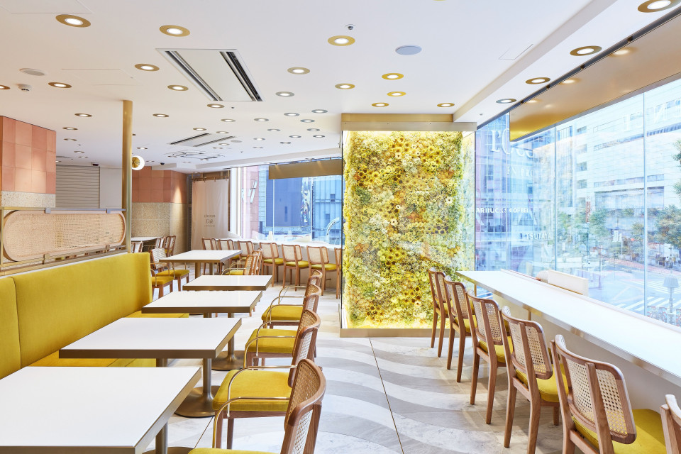 Sklep firmowy L'Occitane w Tokio w dzielnicy Shibuya. Proj. AtMa. Fot. Shigenori Ishikawa Kawałek Prowansji na Dalekim Wschodzie