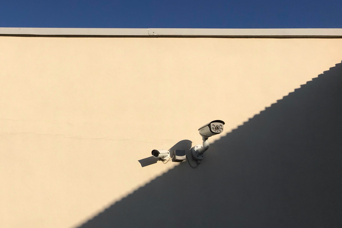 Fot. Coline Haslé / Unsplash Monitoring miejski w Gdyni wykrywa skupiska ludzi