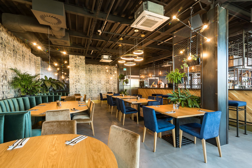 62 Bar & Restaurant. Proj. Proj. Q2Studio. Fot. Przemysław Turlej Top 10 gastro z charakterem: restauracje, bary i kawiarnie, których wnętrza robią wrażenie