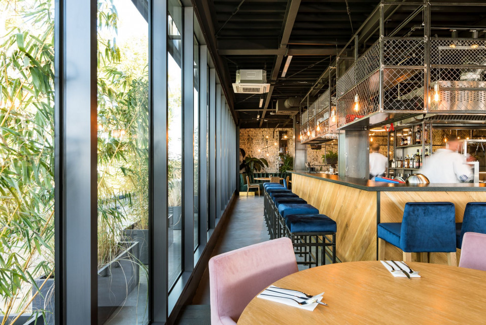 62 Bar & Restaurant. Proj. Proj. Q2Studio. Fot. Przemysław Turlej Top 10 gastro z charakterem: restauracje, bary i kawiarnie, których wnętrza robią wrażenie