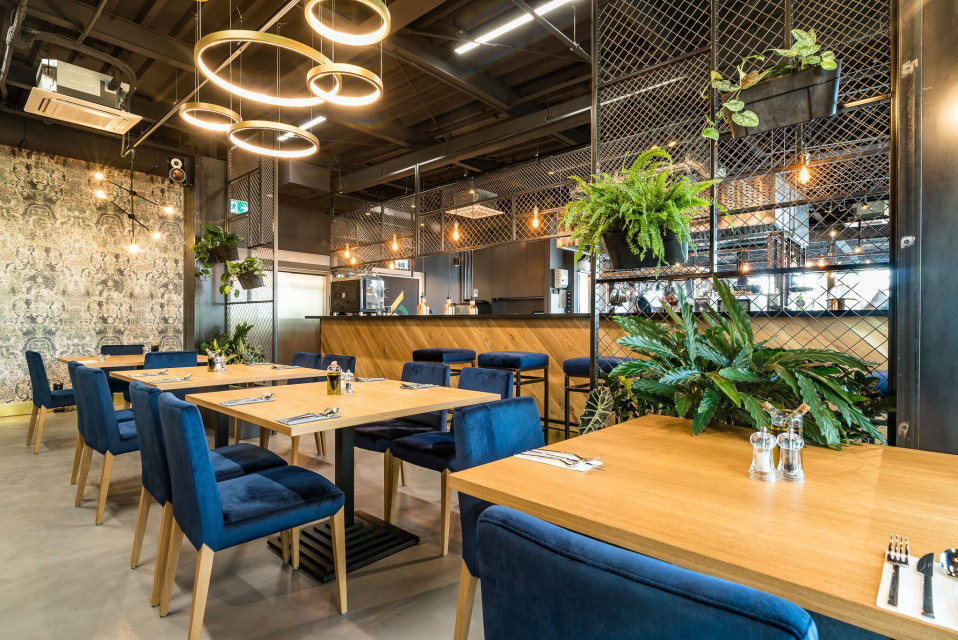 62 Bar & Restaurant. Proj. Proj. Q2Studio. Fot. Przemysław Turlej Top 10 gastro z charakterem: restauracje, bary i kawiarnie, których wnętrza robią wrażenie