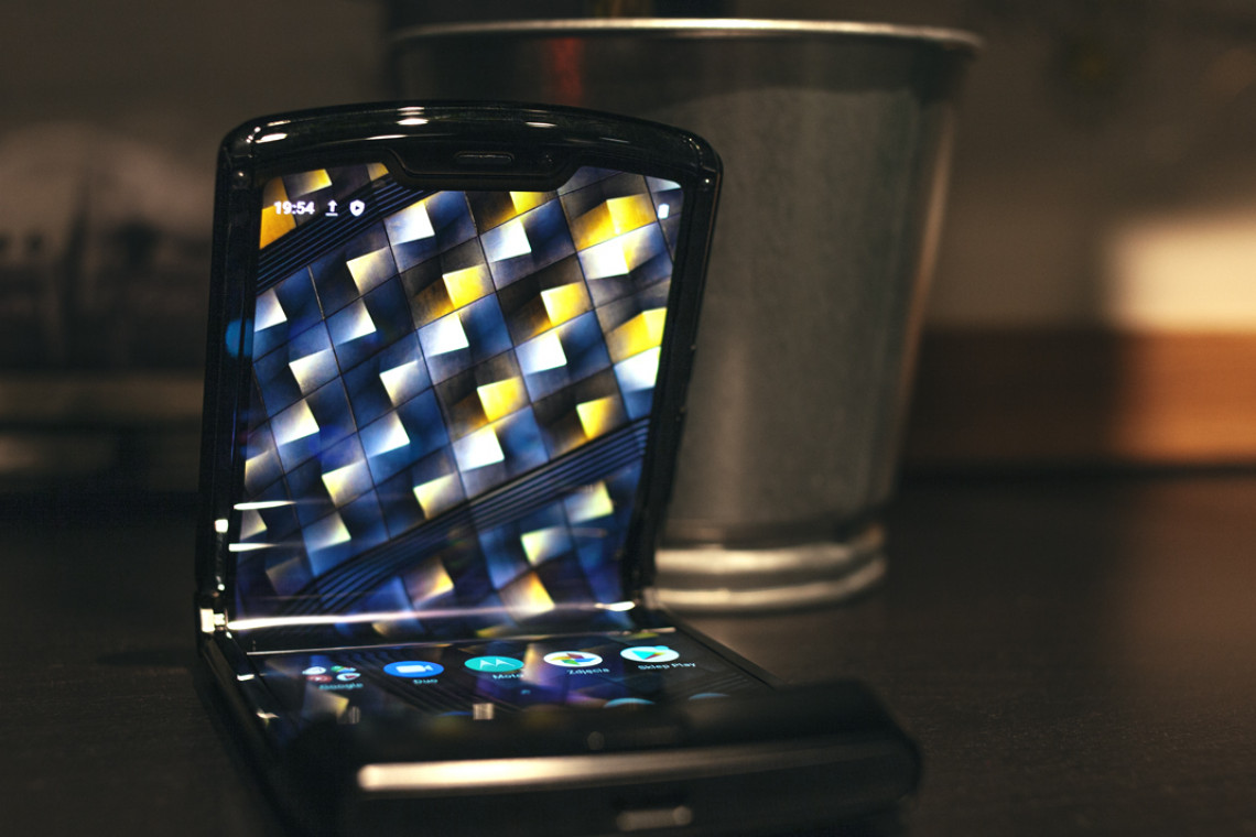 Nowa motorola razr zdobyła nagrodę Red Dot: „Best of the Best”, fot. mat. Motorola Red Dot za przełomowy design dla smartfonu