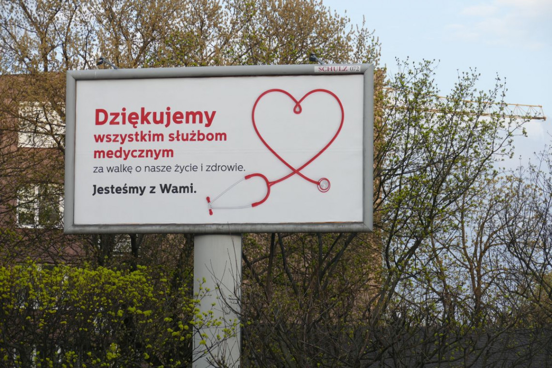 Billboard na ulicy Czerniakowskiej w Warszawie. Fot. Mat. prasowe Billboard z podziękowaniami dla służb medycznych