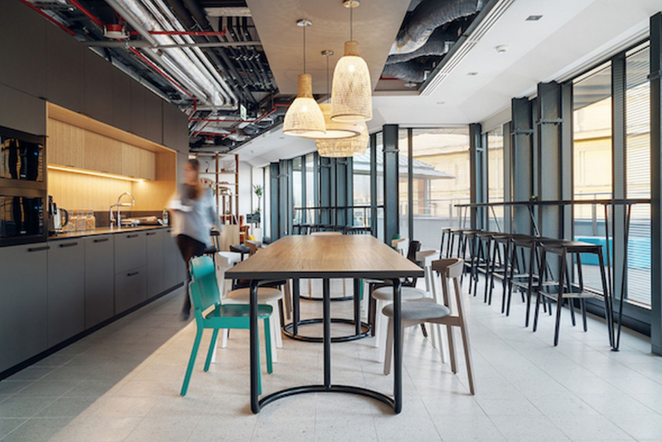 Mood Works jako jedyne biuro architektoniczne z Polski zdobyło nagrodę w konkursie Outstanding Property Award London 2019 (OPAL). To już kolejne międzynarodowe wyróżnienie jakie zdobył projekt warszawskiego biura firmy medialnej Viacom Polska, fot. mat. arch. Worek nagród bez dna. Biuro projektu Mood Works z kolejną nagrodą na koncie