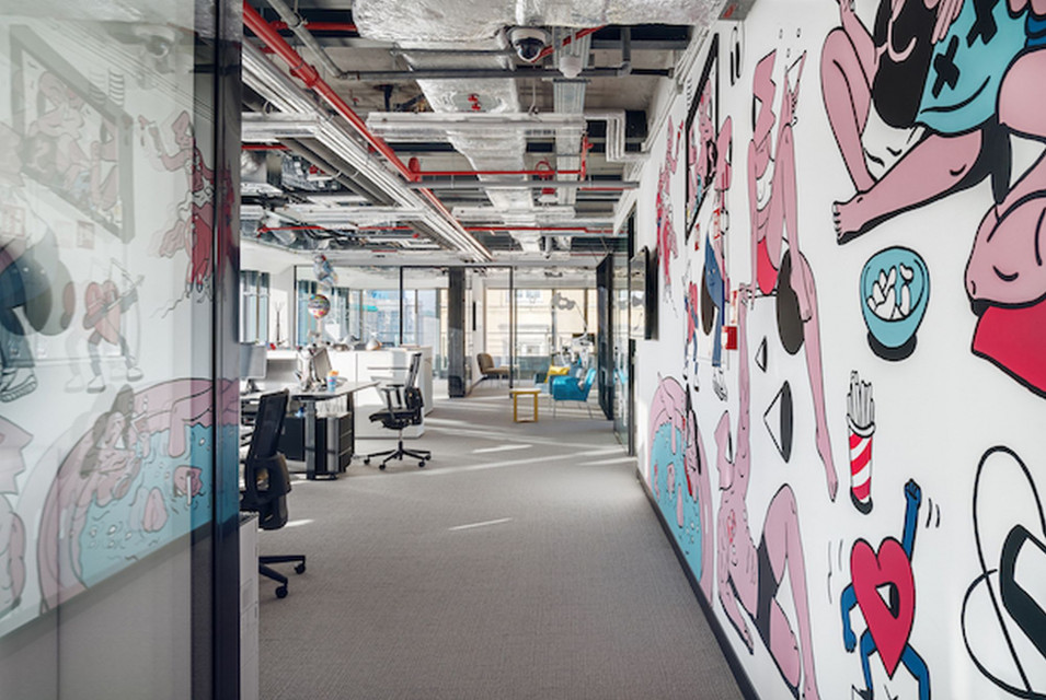 Mood Works jako jedyne biuro architektoniczne z Polski zdobyło nagrodę w konkursie Outstanding Property Award London 2019 (OPAL). To już kolejne międzynarodowe wyróżnienie jakie zdobył projekt warszawskiego biura firmy medialnej Viacom Polska, fot. mat. arch. Worek nagród bez dna. Biuro projektu Mood Works z kolejną nagrodą na koncie