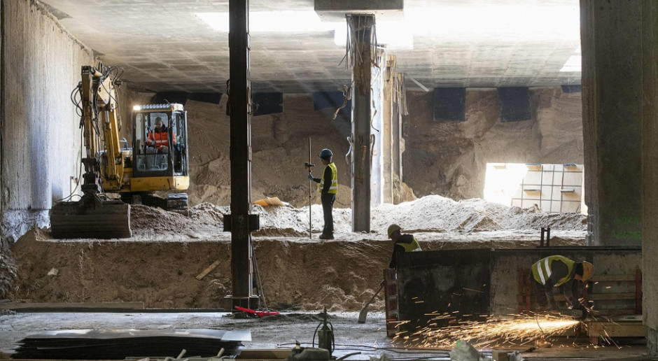 Mimo pandemii trwa budowa metra na warszawskim Bródnie