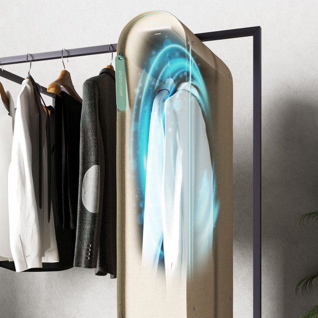Pura-Case ma w założeniu umożliwiać czyszczenie ubrań ozonem w warunkach domowych. Proj. Carlo Ratti Associati dla Scribit. Fot. Mat. prasowe https://www.pura-case.com/ Design w dobie pandemii: pokrowiec, który ozonuje ubrania
