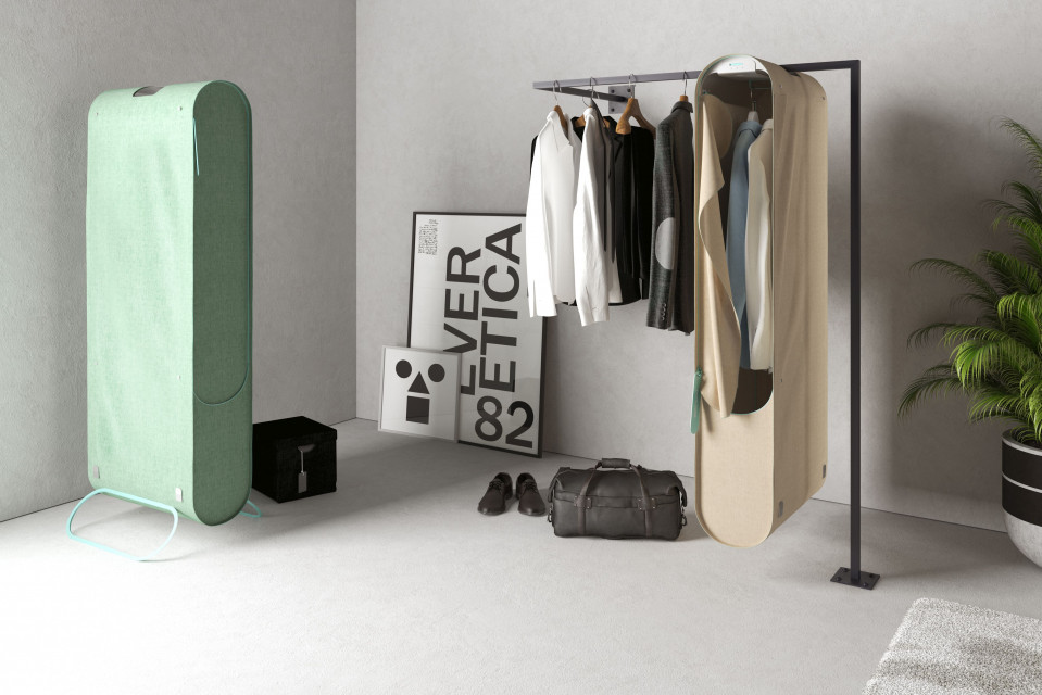 Pura-Case ma w założeniu umożliwiać czyszczenie ubrań ozonem w warunkach domowych. Proj. Carlo Ratti Associati dla Scribit. Fot. Mat. prasowe https://www.pura-case.com/ Design w dobie pandemii: pokrowiec, który ozonuje ubrania