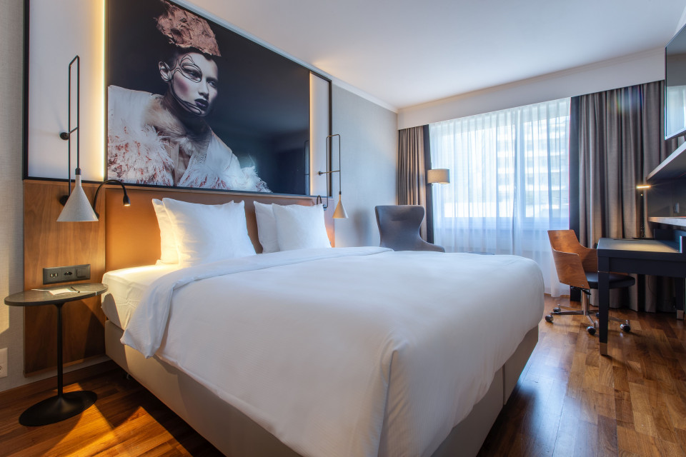 Radisson Blu Bazylea. Proj. liard Architecture & Interior Design. Fot. Radisson Hotel Group Polska pracownia zaprojektowała hotel Radisson Blu w Bazylei