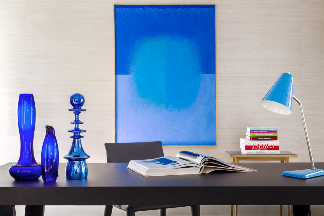 Classic Blue, odcień nieba o zmroku, to kolor roku 2020 według Instytutu Pantone. Stał się on inspiracją dla pierwszej w Polsce wystawy poświęconej tylko jednej barwie, Fot. Marcin Koniak Classic Blue - pierwsza w Polsce wystawa poświęcona jednej barwie