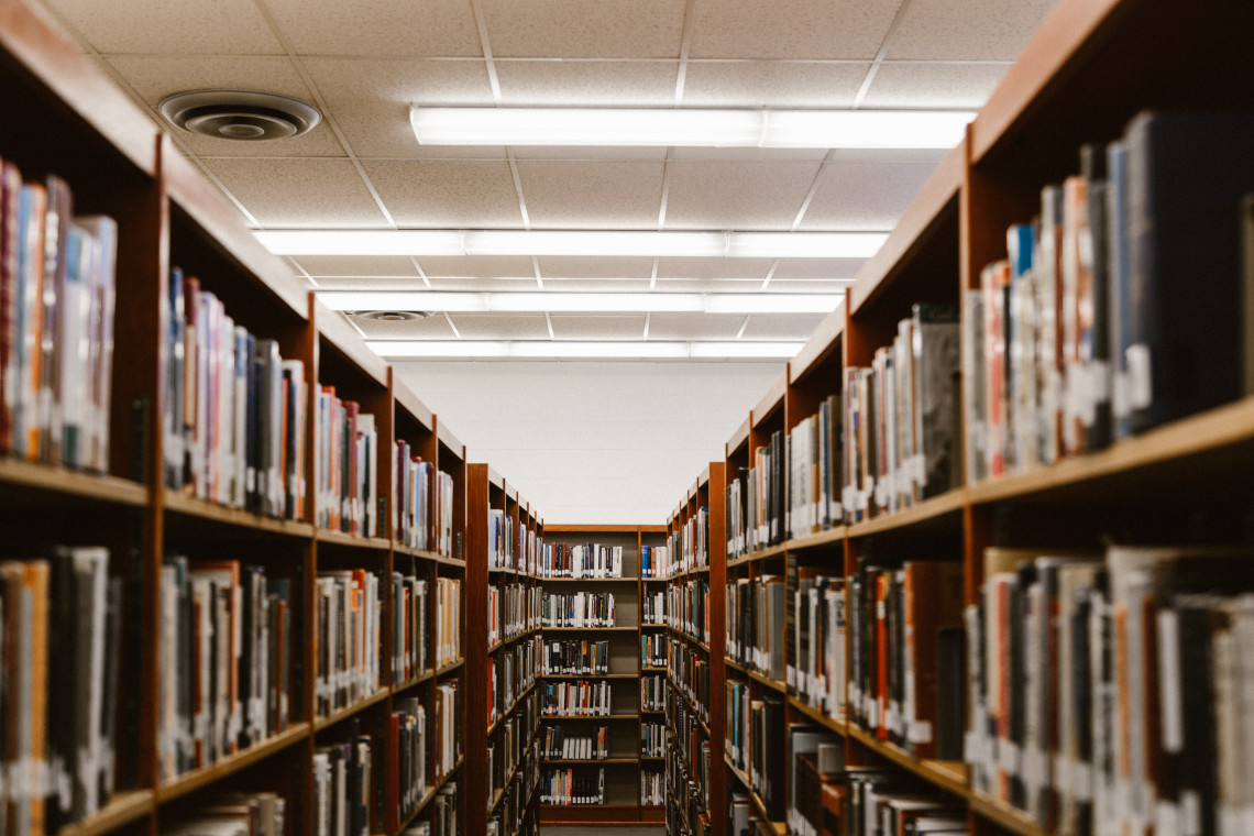 Fot. Priscilla du Preez / Unsplash W budynku po szpitalu będzie biblioteka
