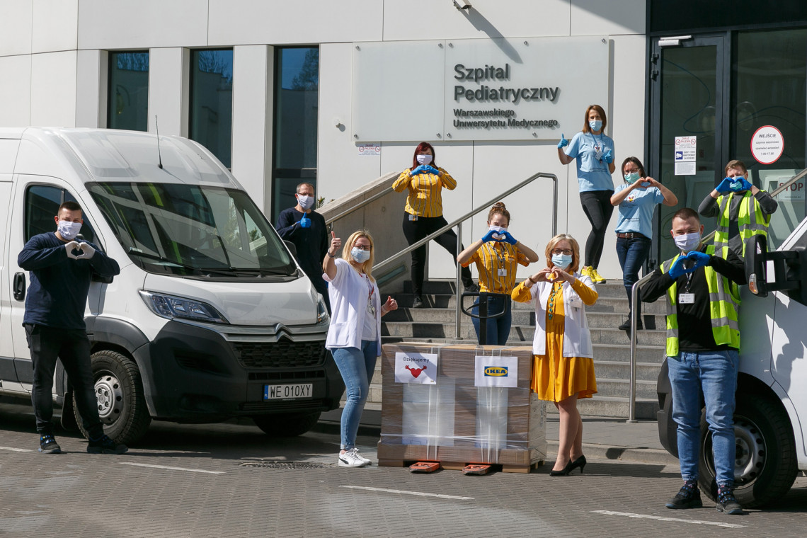 fot. Mat. prasowe IKEA Pracownicy IKEA wspierają organizacje i instytucje udzielające pomocy w czasie pandemii