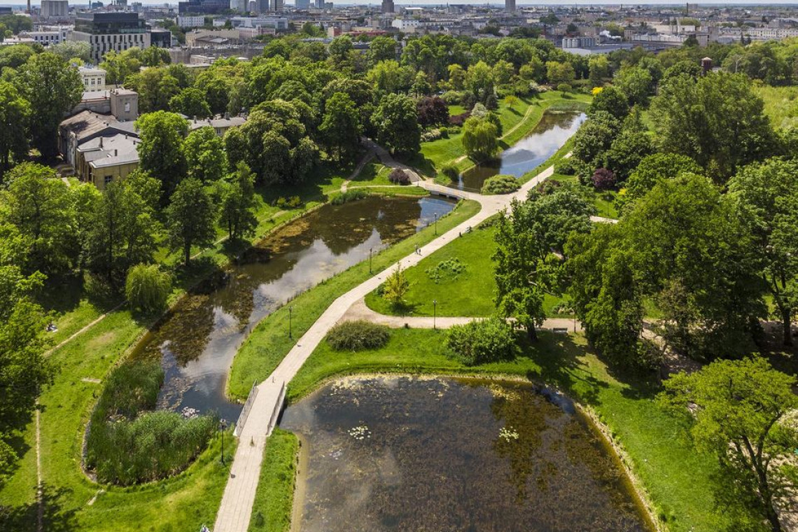 Zabytkowy park Helenów, założony w latach 80. XIX wieku, zostanie zrewitalizowany, fot. Stefan Brajter / UMŁ Odnowa parku Helenów w Łodzi. Wróci restauracja i pojawi się kino plenerowe