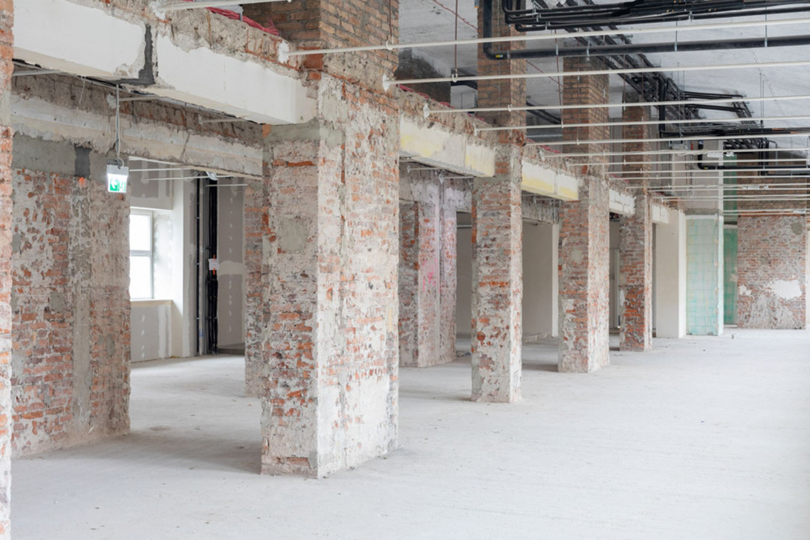 Industrialne biura w Wola Retro. Mocno surowa przestrzeń w oryginalnym kształcie, fot. mat. prasowe Industrialne biura w Wola Retro. Mocno surowa przestrzeń w oryginalnym kształcie