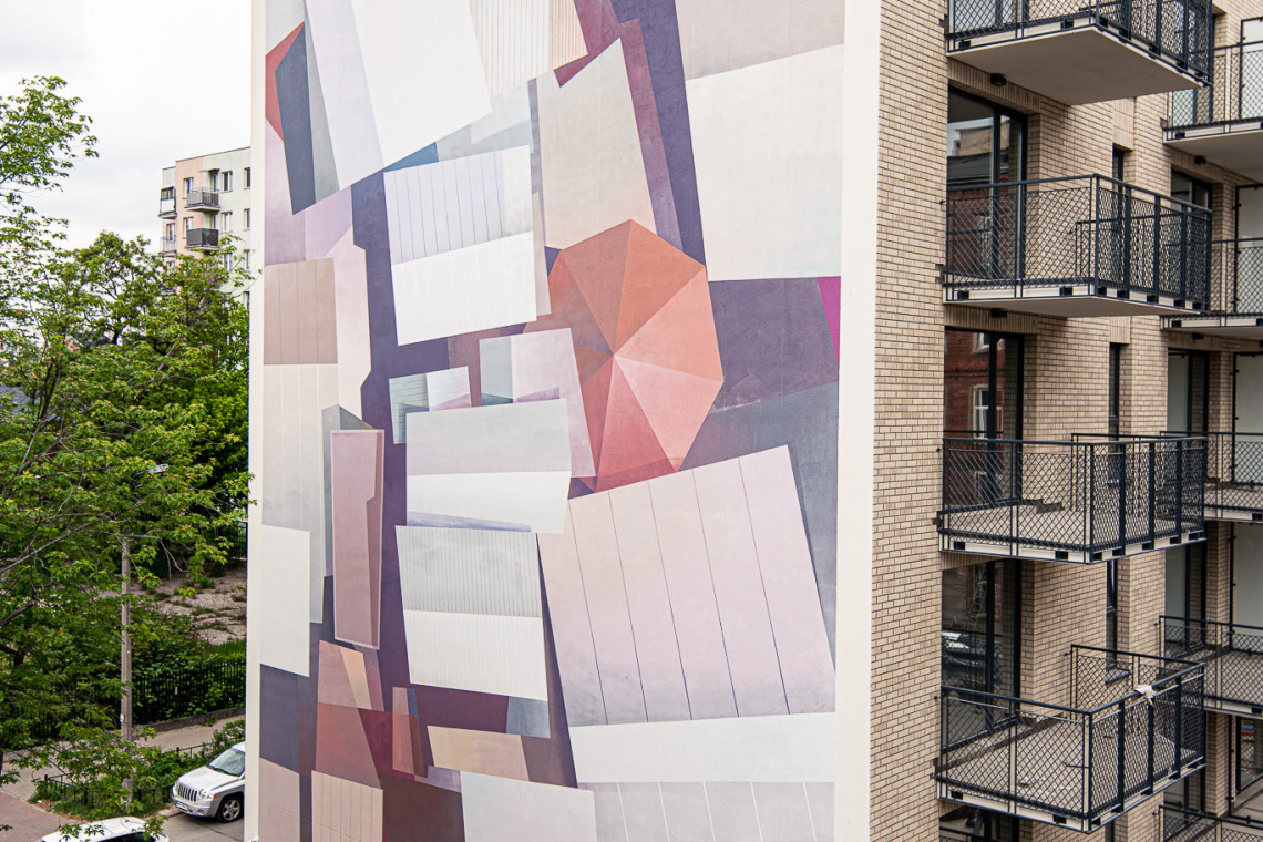 Mural wykonany przez Daniela „Chazme” Kalińskiego na budynku Stalowa 39 w Warszawie. Fot. Maciej Krüger / Mat. prasowe Bouygues Immobilier Polska Warszawa ma nowy mural. Inspiracją było kultowe targowisko