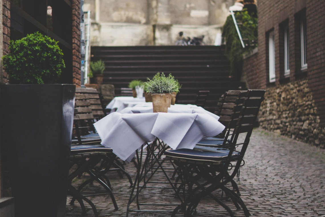 fot. Dominic Dreier / Unsplash Gliwice chcą ograniczyć ruch na starówce, by powstały tam ogródki gastronomiczne
