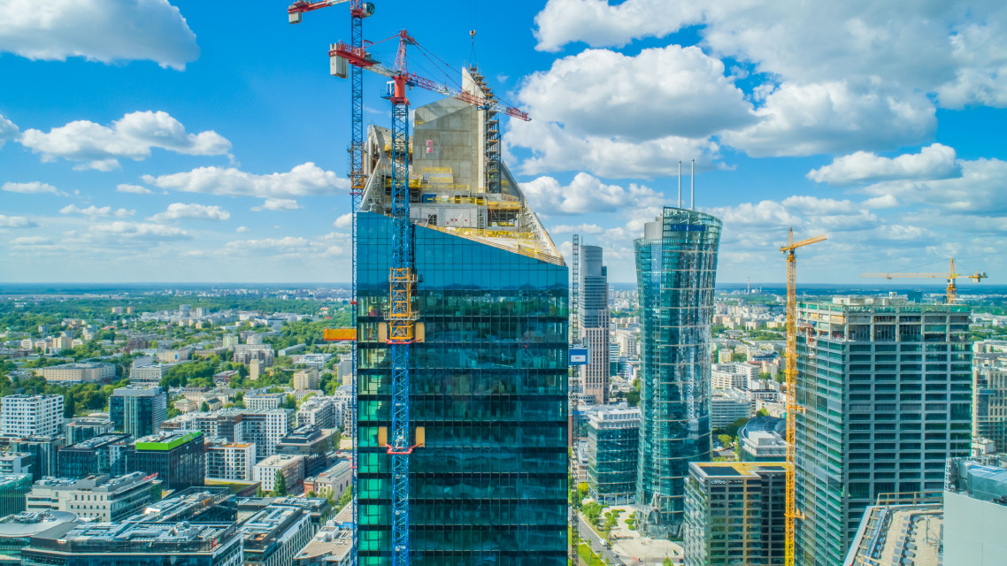Zdjęcia z budowy biurowca Skyliner. Fot. Mat. prasowe Warbud Skyliner na ostatniej prostej. Zaglądamy na budowę biurowca projektu APA Wojciechowski
