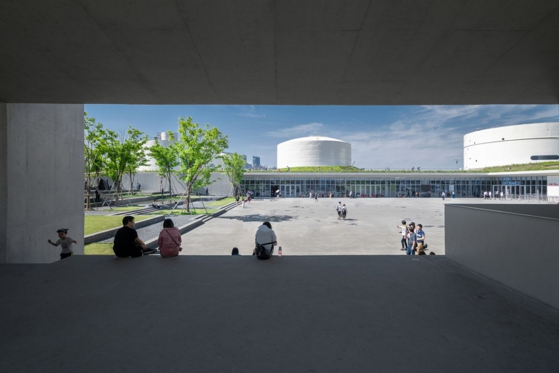 Centrum sztuki w starych zbiornikach po paliwie. Projekt Tank Shanghai. Proj. OPEN Architecture. Fot. INSAW Image Centrum sztuki w starych zbiornikach na paliwo. Niezwykły projekt z Szanghaju