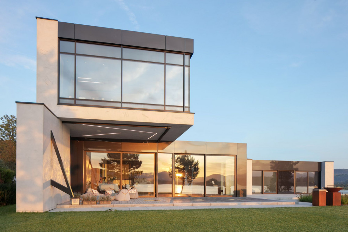 RE LAKESIDE HOUSE projekt REFORM Architekt Tuż nad jeziorem. Czy architektowi udało się wpisać bryłę w krajobraz?
