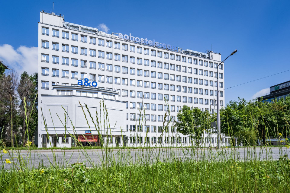 Wnętrza hostelu sieci A&O na warszawskiej Woli. Proj. Tremend. Fot. Łukasz Zandecki Polski debiut niemieckiej sieci hosteli. Wnętrza zaprojektowała pracownia Tremend