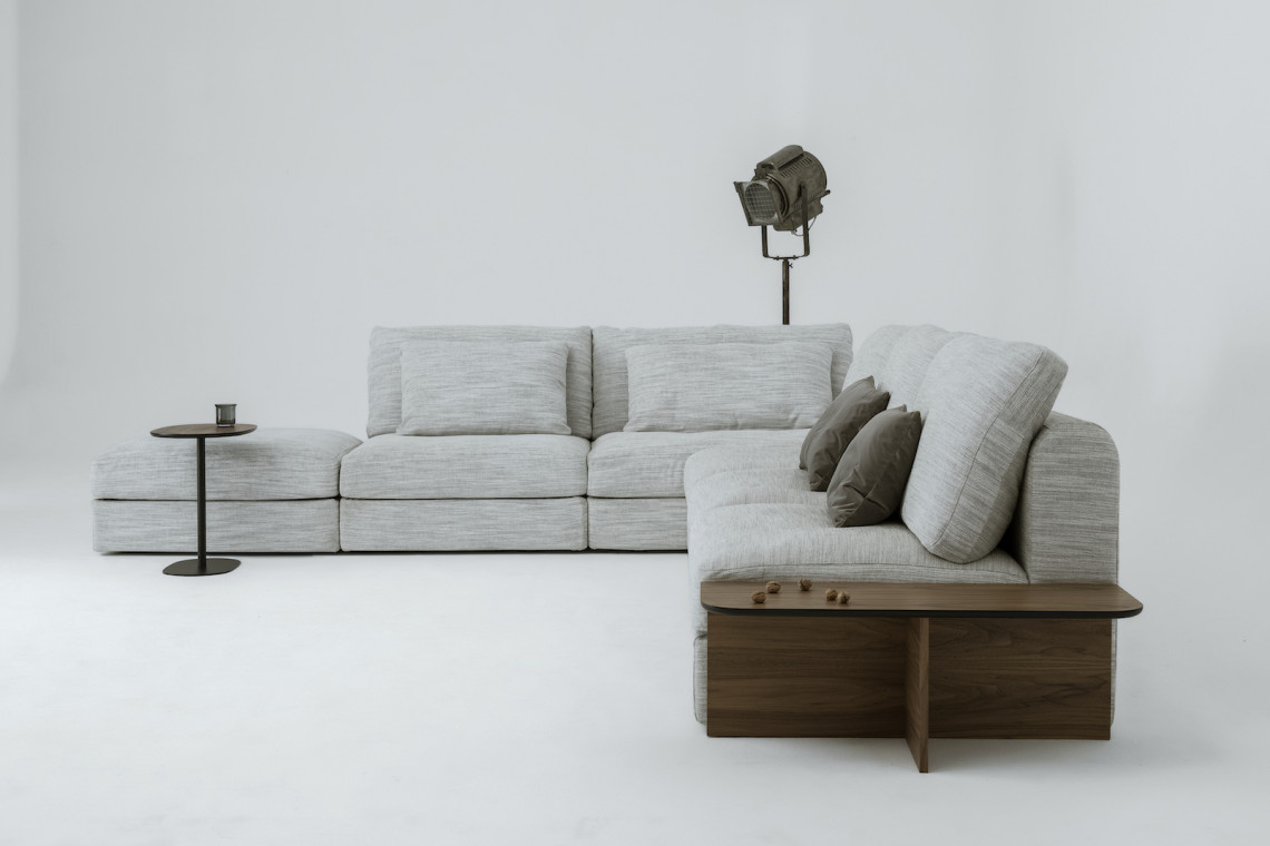 Nobonobo, sofa Raksa. Proj. Tomek Rygalik. Fot. Mat. prasowe Nowy projekt Tomka Rygalika. Komfortowa sofa stworzona w duchu gospodarki cyrkularnej