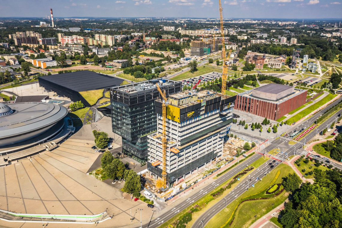 Katowice: Śląscy artyści stworzyli mural na konstrukcji biurowca .KTW II, fot. mat. prasowe Śląscy artyści stworzyli mural na konstrukcji najwyższego katowickiego biurowca