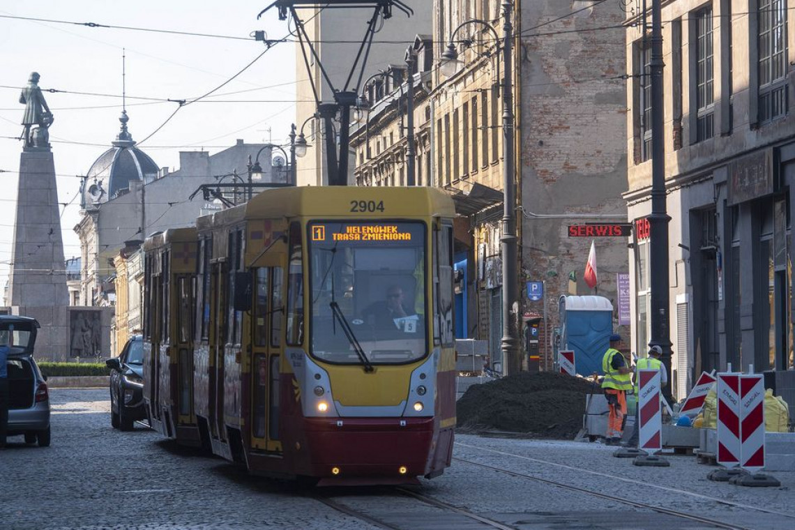 Fot. Stefan Brajter / UM Łódź Nowe chodniki, peron i meble miejskie. Wystartowały prace remontowe w centrum Łodzi