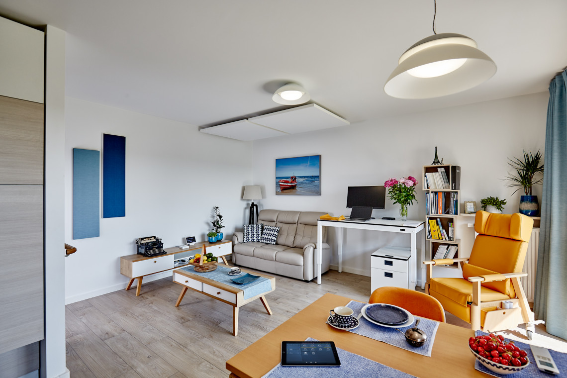 Wzorcowe Mieszkanie Seniora to inicjatywa architektów Agnieszki i Jana Cieślów. Ich Wzorcowe Mieszkanie Seniora jest otwarte publicznie m.in. dla zainteresowanych deweloperów, inwestorów, projektantów wnętrz. Za projekt odpowiada pracownia architektoniczna DRC, fot. mat. prasowe Dzięki inicjatywie architektów powstało wzorcowe mieszkanie dla seniora. "To miejsce jest trochę jak laboratorium"