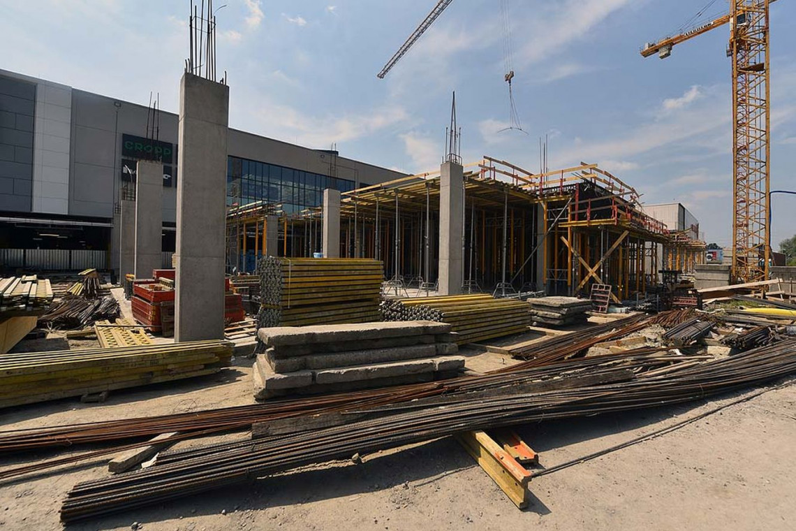 Gemini Park Tychy rośnie. Rozpoczęta w marcu tego roku rozbudowa największego centrum handlowego w Tychach postępuje, fot. mat. prasowe Nowa część Gemini Park Tychy nabiera kształtów