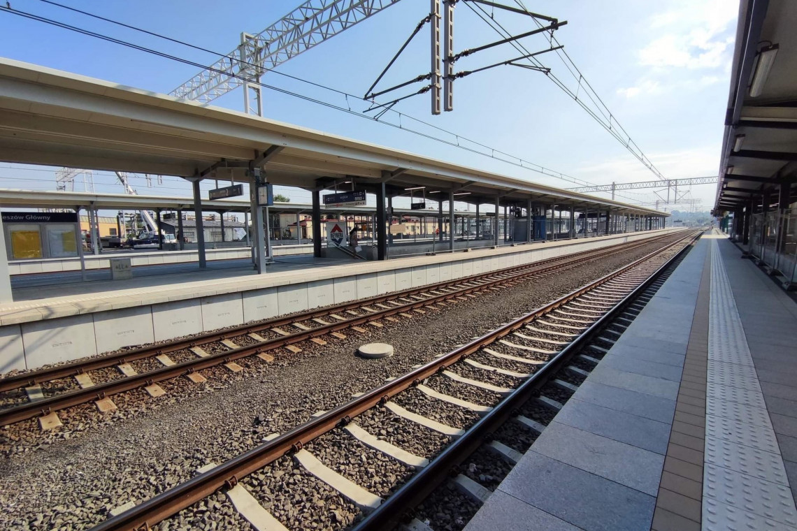 Stacja Rzeszów Główny. Fot. Mat. prasowe PKP PLK Nowy peron i podziemne przejście dla podróżujących z Rzeszowa Głównego
