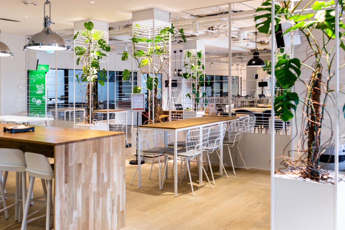 Przykład biofilii we wnętrzach: Business Link High5, projekt FBT Pracownia Architektury i Urbanistyki oraz Fruitorchard Interior Design, fot. Carpet Studio Biofilia. Trend czy konieczność?