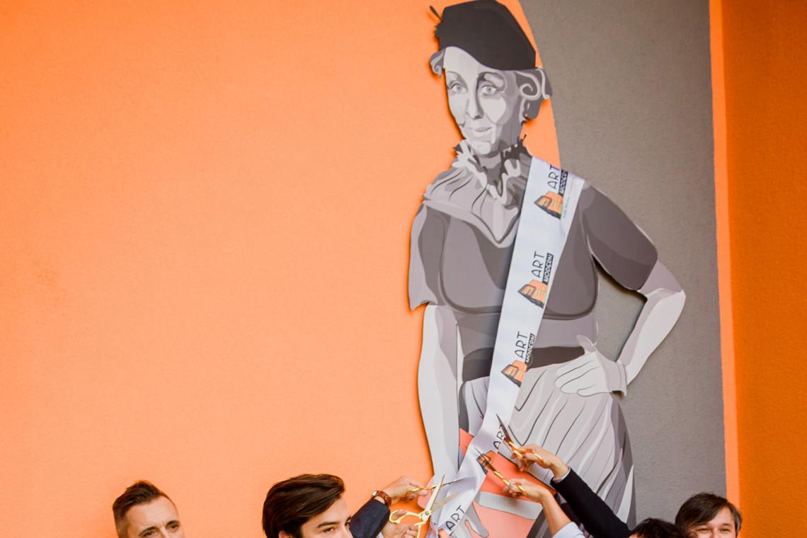 Mural z Mieczysławą Ćwiklińską. Fot. Mat. prasowe Na jednym z łódzkich osiedli odsłonięto mural z Mieczysławą Ćwiklińską