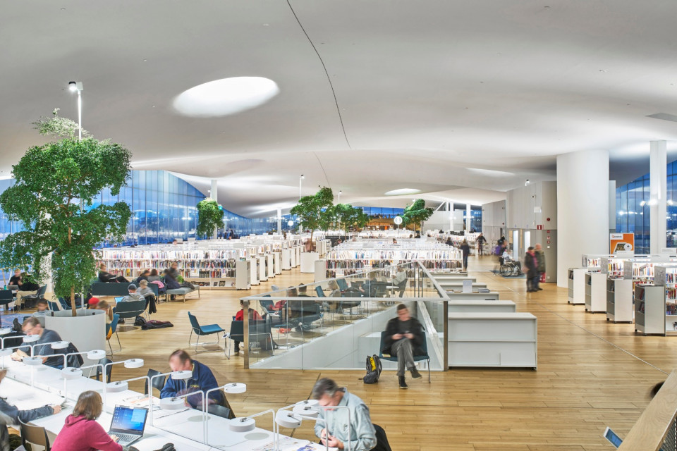 Biblioteka Oodi, Helsinki. Fot. Mat. prasowe Rockfon Sufity akustyczne również w służbie designu. Zobacz najciekawsze realizacje