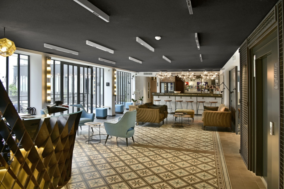 Hotel des deux Girafes i restauracja Bellay, Parayż. Fot. Mat. prasowe Rockfon Sufity akustyczne również w służbie designu. Zobacz najciekawsze realizacje