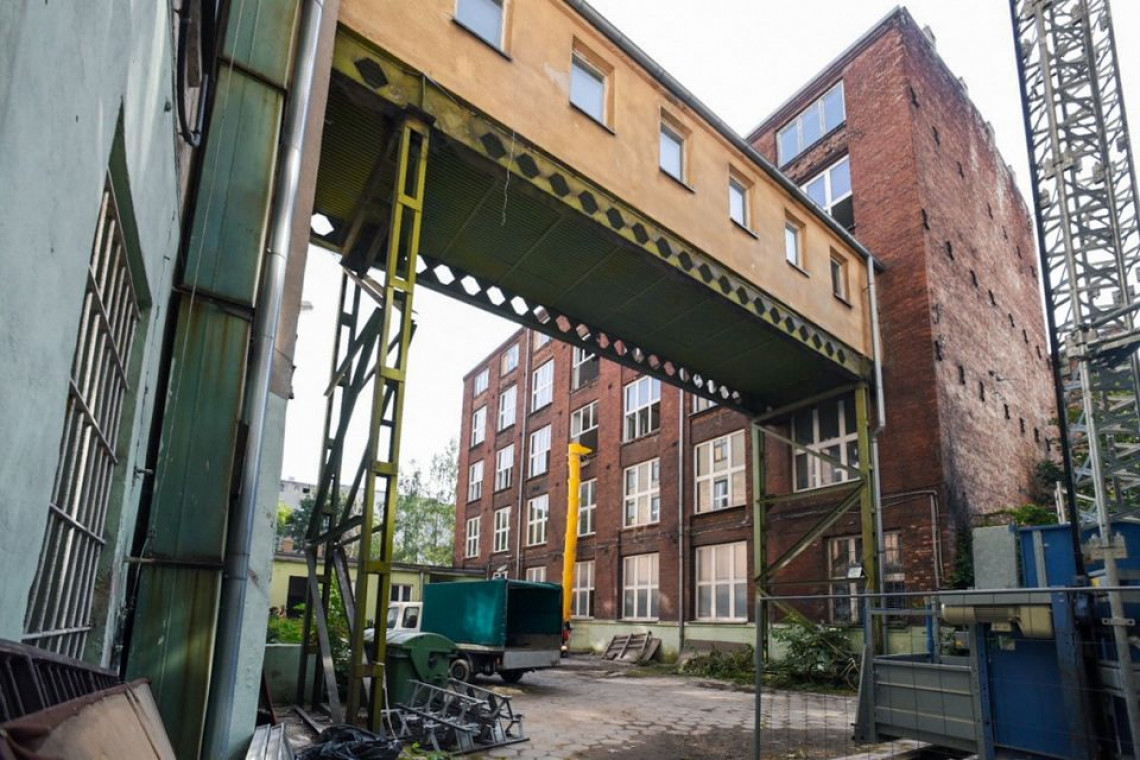 W dawnej szkole na Polesiu powstaje Centrum Usług Społecznych . Fot. Paweł Łacheta / UMŁ, uml.lodz.pl Budynek dawnej szkoły na łódzkim Polesiu przejdzie przebudowę i zyska nową funkcję