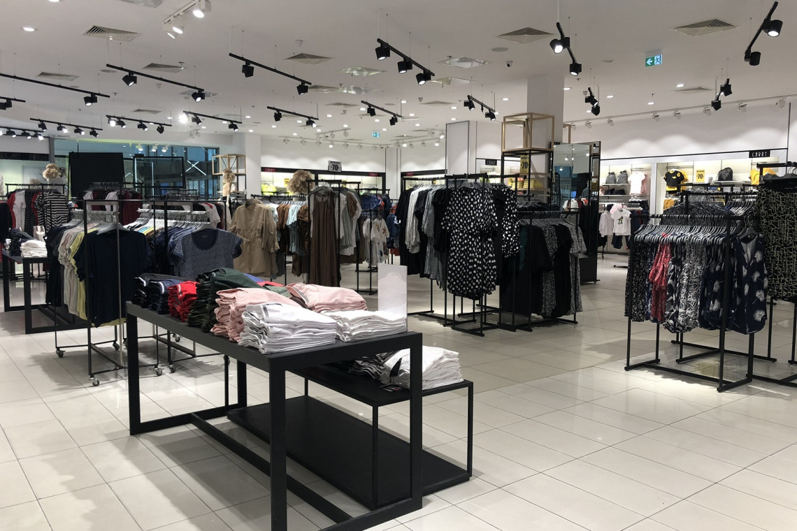Fot. Mat. prasowe Salon znanej marki odzieżowej w nowej minimalistycznej odsłonie