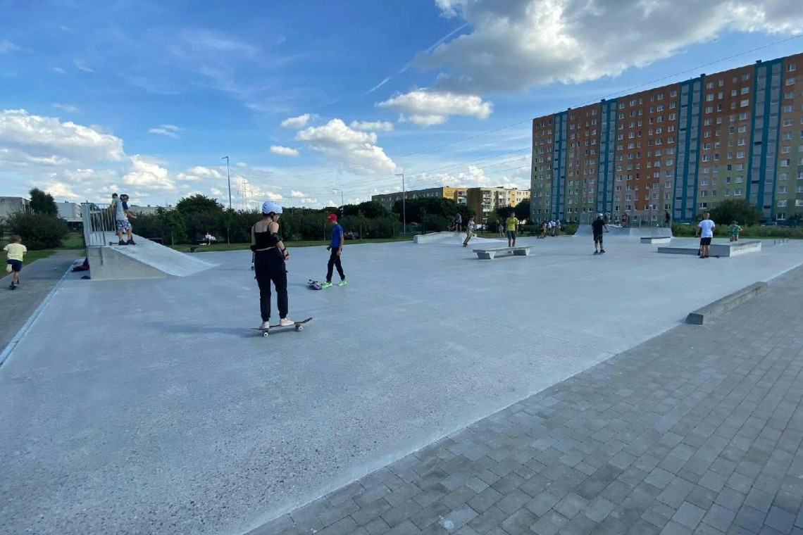 Zakończyła się budowa skateparku w parku pomiędzy osiedlami Bolesława Śmiałego i Stefana Batorego. Fot. www.poznan.pl W Poznaniu powstał nowy skatepark