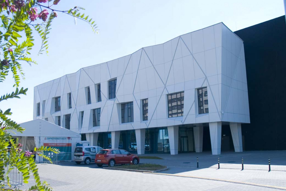 DCK od północy. Fot. Mat. prasowe Projekt tego budynku na Ursynowie powstał dekadę temu. Teraz został zrealizowany