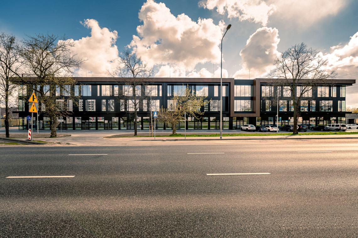 Największy w Europie salon motocyklowy dla grupy Liberty Motors został zaprojektowany przez Marcina Tomaszewskiego z pracowni REFORM Architekt, fot. mat. prasowe To największy salon motocyklowy w Europie projektu polskiej pracowni