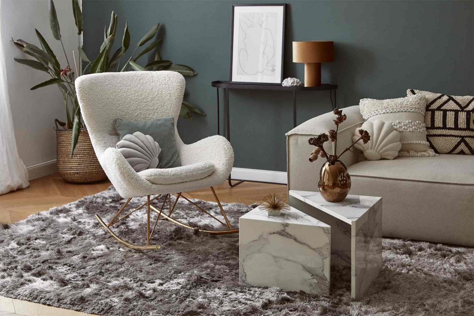 Textile trend: teddy. Fot. Westwing.pl Krótki przegląd trendów na jesień