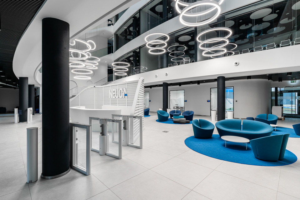 Nowa siedziba Neuca w Toruniu, projekt Massive Design, fot. mat. prasowe Oto najnowsza realizacja Massive Design. Tym razem zaprojektowali niezwykłe biuro w Toruniu