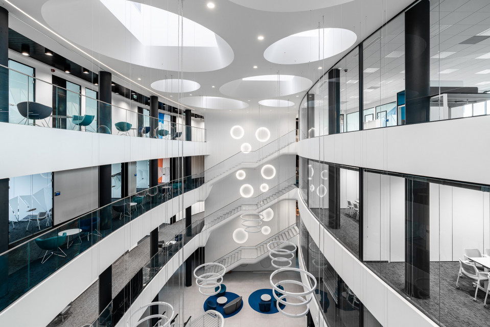Nowa siedziba Neuca w Toruniu, projekt Massive Design, fot. mat. prasowe Oto najnowsza realizacja Massive Design. Tym razem zaprojektowali niezwykłe biuro w Toruniu