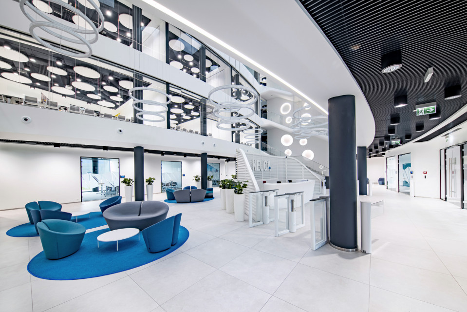 Nowa siedziba Neuca w Toruniu, projekt Massive Design, fot. mat. prasowe Oto najnowsza realizacja Massive Design. Tym razem zaprojektowali niezwykłe biuro w Toruniu